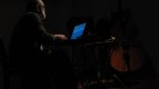 (doc) Tim Perkis/George Cremaschi - Live at Školská28 (foto: Martin Blažíček)