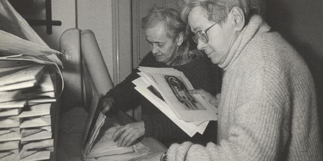 Jitka and Květa in their studio. 1990s. Photo: Jiří Hanke. Válová Sisters Archive-valovy-doktorat-074b.jpg